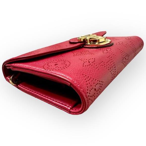 LOUIS VUITTON 2011 Mahina Leather Amelia Wallet, Grenat - Picture 10 of 16